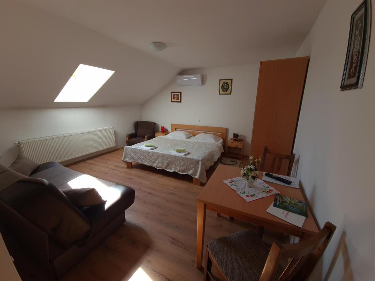 Guest House Aquarius Bosnjaci Экстерьер фото